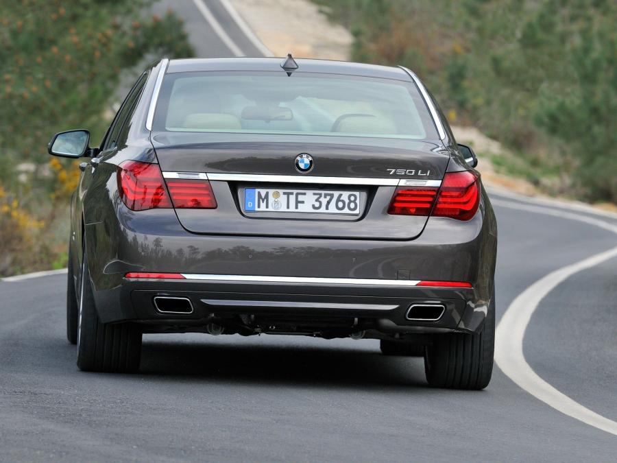  BMW 750Li 2012 года  (фото 3 из 16)